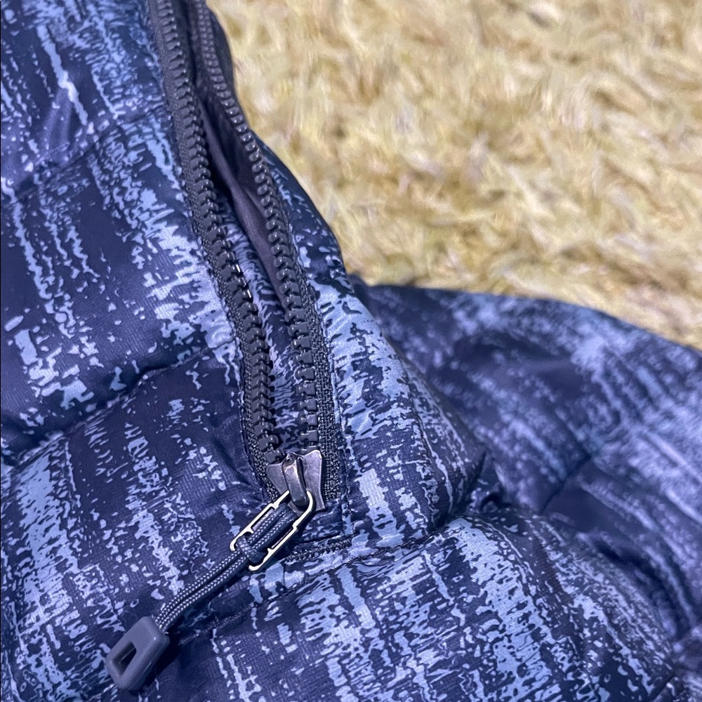 Patagonia Navy and Light Gray Puffer Jacket - Picture 10 of 11